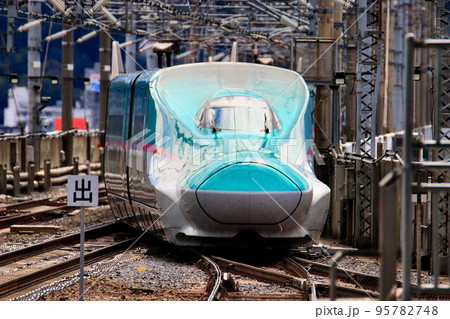 東北新幹線・福島駅にて E5/H5系 東北新幹線・福島駅にて E5/H5系 95782748