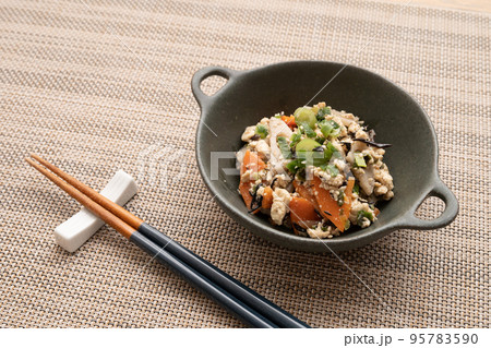 炒り豆腐 炒り豆腐 95783590