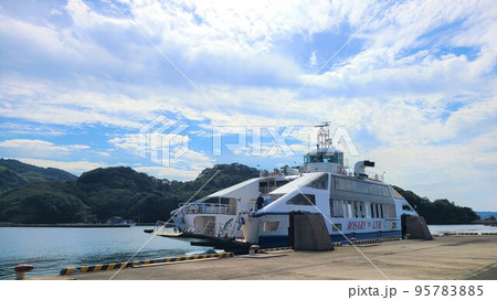 片側かたそば港付近の風景 カーフェリー 片側かたそば港付近の風景 カーフェリー 95783885