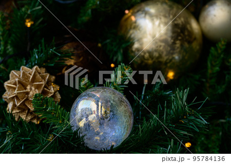 旧居留地のクリスマスツリー 95784136