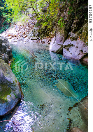 美しい渓谷 95784197