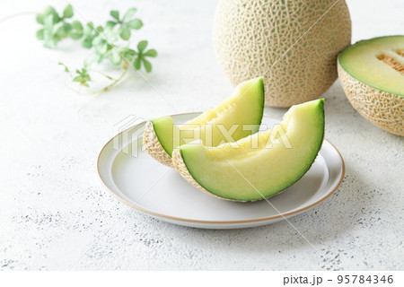 切り分けたアールスメロン 切り分けたアールスメロン 95784346