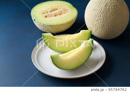 切り分けたアールスメロン 95784762