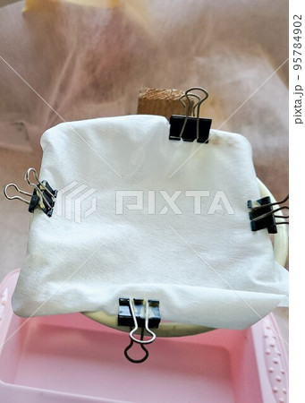 ミツロウブロックの生成　ろ過精製に使用する自作スタンド 95784902