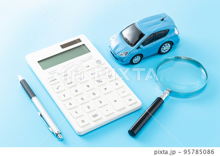 自動車と電卓 ブルーバック 自動車と電卓 ブルーバック 95785086