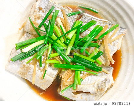 中国家庭料理・清蒸鮮帯魚（タチウオの中華蒸し） 95785213