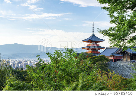 【京都府】穏やかな時間が流れる清水寺の三重塔 95785410