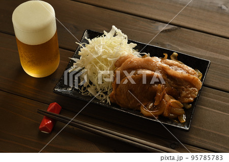 豚のしょうが焼き 95785783