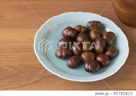 素朴な甘みの有機栽培皮むき甘栗 95785815