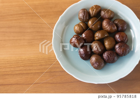 素朴な甘みの有機栽培皮むき甘栗 95785818