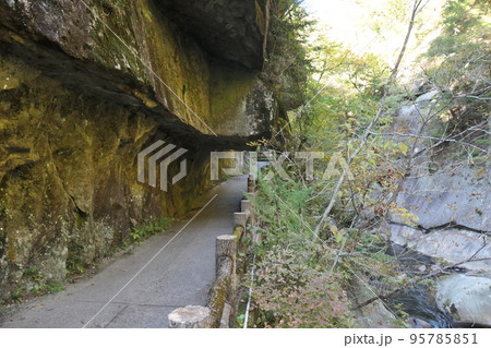 昇仙峡 石のトンネル 昇仙峡 石のトンネル 95785851