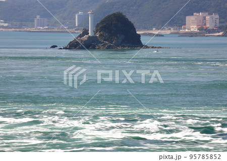 兵庫県南あわじ市 鳴門海峡にかかる吊橋大鳴門橋に隣接する道の駅うずしおの鳴門岬から望む飛島と潮流 兵庫県南あわじ市 鳴門海峡にかかる吊橋大鳴門橋に隣接する道の駅うずしおの鳴門岬から望む飛島と潮流 95785852