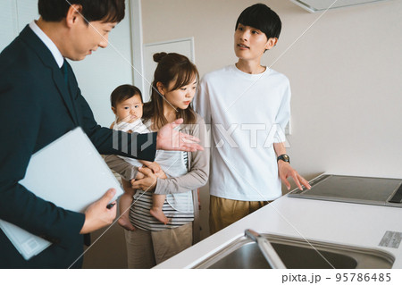 赤ちゃん連れの不動産物件探し 95786485