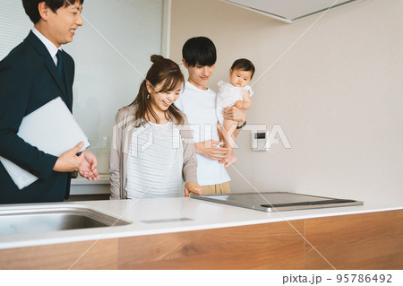 赤ちゃん連れの不動産物件探し 95786492