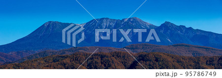 御嶽山(岐阜県高山市朝日町 鈴蘭高原から) 御嶽山(岐阜県高山市朝日町 鈴蘭高原から) 95786749