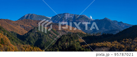 御嶽山(岐阜県下呂町小坂町 御嶽パノラマラインから) 御嶽山(岐阜県下呂町小坂町 御嶽パノラマラインから) 95787021