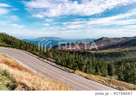 志賀草津高原ルート 山並みと湯釜周辺の白い噴気 10月下旬 a-2 クールカラー 志賀草津高原ルート 山並みと湯釜周辺の白い噴気 10月下旬 a-2 クールカラー 95788667