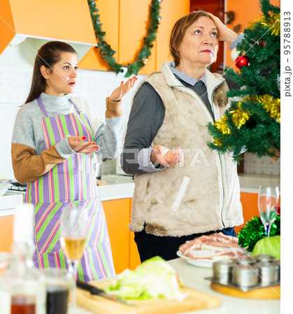 Women quarreling at kitchen 95788913