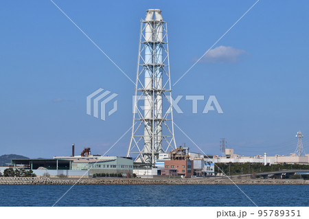 播磨臨海工業地帯　姫路第一発電所　海からの風景　 95789351