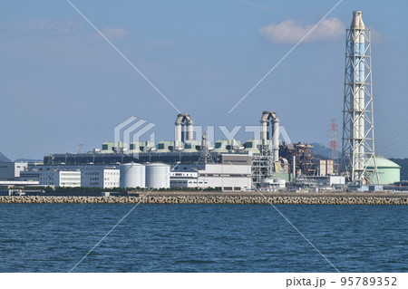 播磨臨海工業地帯　姫路第二発電所　海からの風景　　 95789352