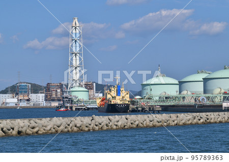 播磨臨海工業地帯 姫路第二発電所 海からの風景 播磨臨海工業地帯 姫路第二発電所 海からの風景 95789363
