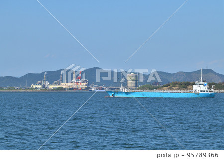 播磨臨海工業地帯　姫路　海から広畑方面を望む 95789366