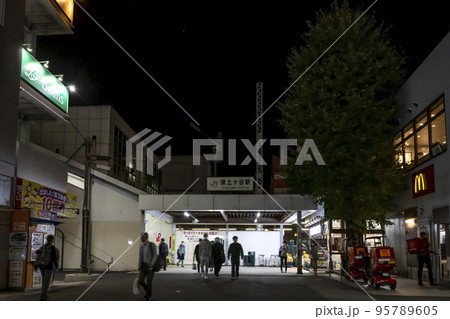 横浜市保土ケ谷区の都市風景　保土ヶ谷駅 95789605