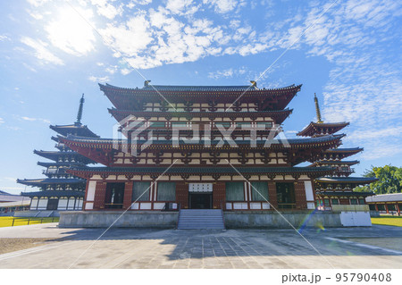 薬師寺 東塔・金堂・西塔(奈良県奈良市西ノ京町) 薬師寺 東塔・金堂・西塔(奈良県奈良市西ノ京町) 95790408