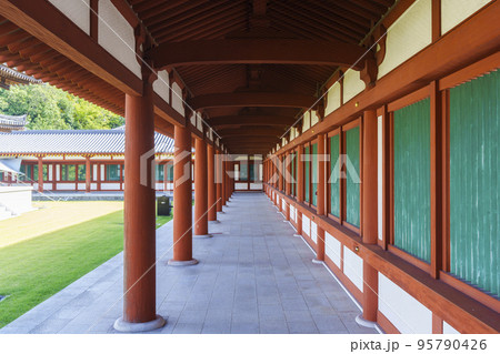 薬師寺の美しい回廊 95790426