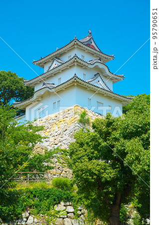 【日本100名城】明石城 見上げる坤櫓と夏の青空4 兵庫県明石市 【日本100名城】明石城 見上げる坤櫓と夏の青空4 兵庫県明石市 95790651