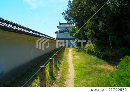 【日本100名城】明石城　本丸から見た土塀と坤櫓　兵庫県明石市 95790676