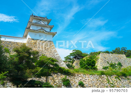 【日本100名城】明石城 三ノ丸中ほどから見た巽櫓と二ノ丸石垣 兵庫県明石市 【日本100名城】明石城 三ノ丸中ほどから見た巽櫓と二ノ丸石垣 兵庫県明石市 95790703