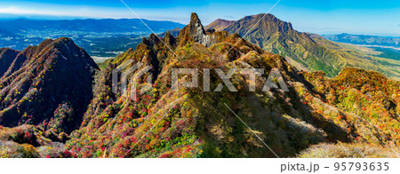 根子岳_阿蘇五岳のひとつ、四季折々に変化するすばらしい景観は、見る人を魅了する。 95793635