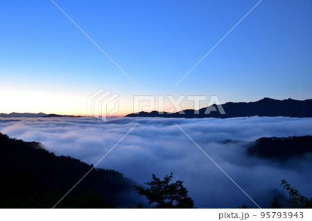 野迫川村の雲海 95793943