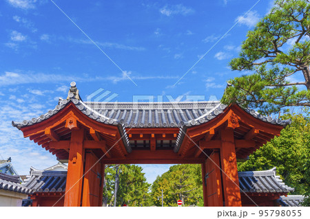 薬師寺　與樂門--こうらくもん--（奈良県奈良市西ノ京町） 95798055