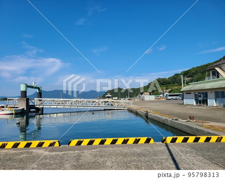 御所の浦港付近の風景 獅子島 長島町 出水郡 鹿児島県 御所の浦港付近の風景 獅子島 長島町 出水郡 鹿児島県 95798313