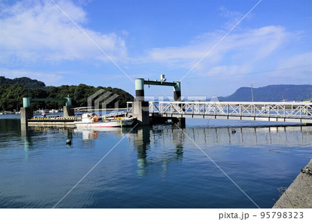 御所の浦港付近の風景 獅子島 長島町 出水郡 鹿児島県 御所の浦港付近の風景 獅子島 長島町 出水郡 鹿児島県 95798323