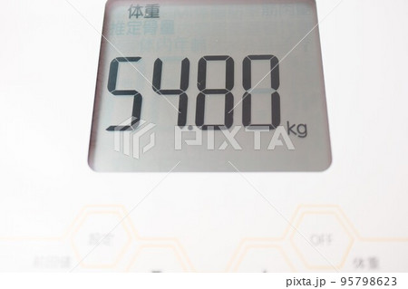 体重約55kg(54.8kg)/体重計で測定したイメージ 体重約55kg(54.8kg)/体重計で測定したイメージ 95798623