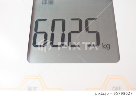 体重約60kg（60.25kg）／体重計で測定したイメージ 95798627