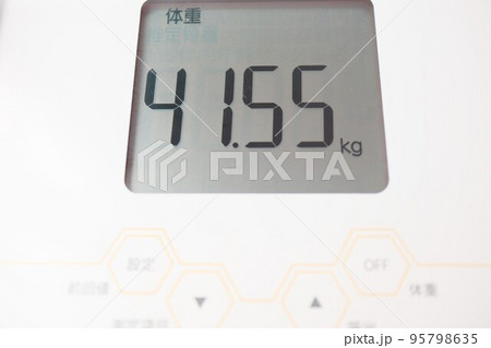 体重約40kg(41.55kg)/体重計で測定したイメージ 体重約40kg(41.55kg)/体重計で測定したイメージ 95798635
