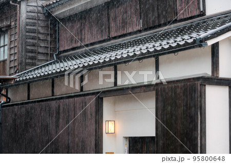 雨が降るひがし茶屋街 雨が降るひがし茶屋街 95800648