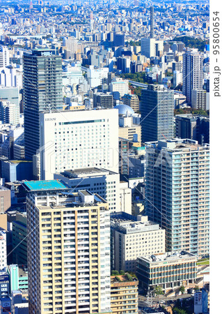多くの高層ビルが立ち並ぶ名古屋市中心部の風景 95800654