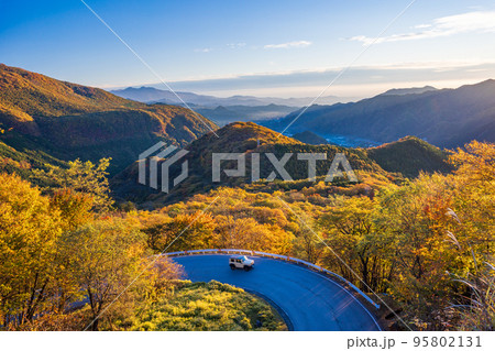 （栃木県）紅葉の日光いろは坂　ドライブ 95802131