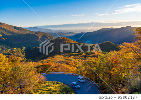 （栃木県）紅葉の日光いろは坂　ドライブ 95802137