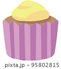 バタークリームの乗ったカップケーキ 95802815