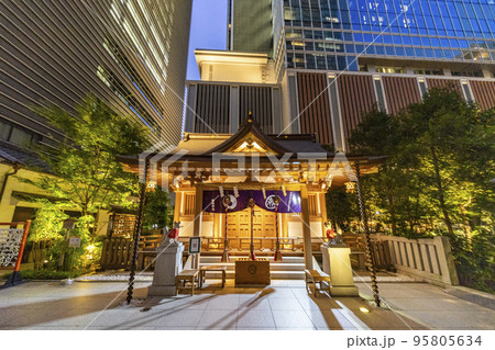 日本橋夜景　福徳神社(芽吹稲荷) 95805634