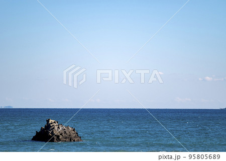 空と海 素材 【神奈川県 大磯町】 95805689