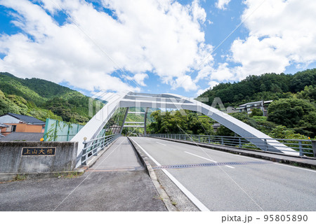 【国道438号】上山大橋を渡る 95805890