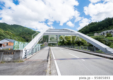 【国道438号】上山大橋を渡る 95805893