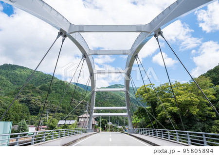 【国道438号】上山大橋を渡る 95805894